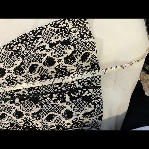 Guess dress size 4-6 - Picture 6 of 8